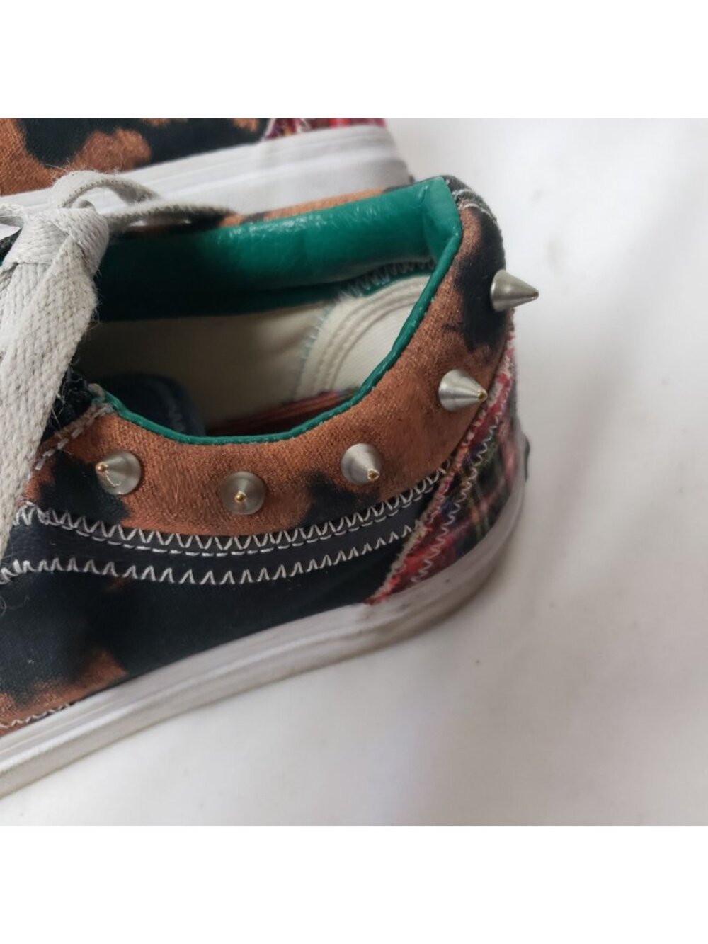 Vans Leather Metal Spiked Low Top Lace Up Sneakers Black/Red Plaid RARE - Picture 4 of 15